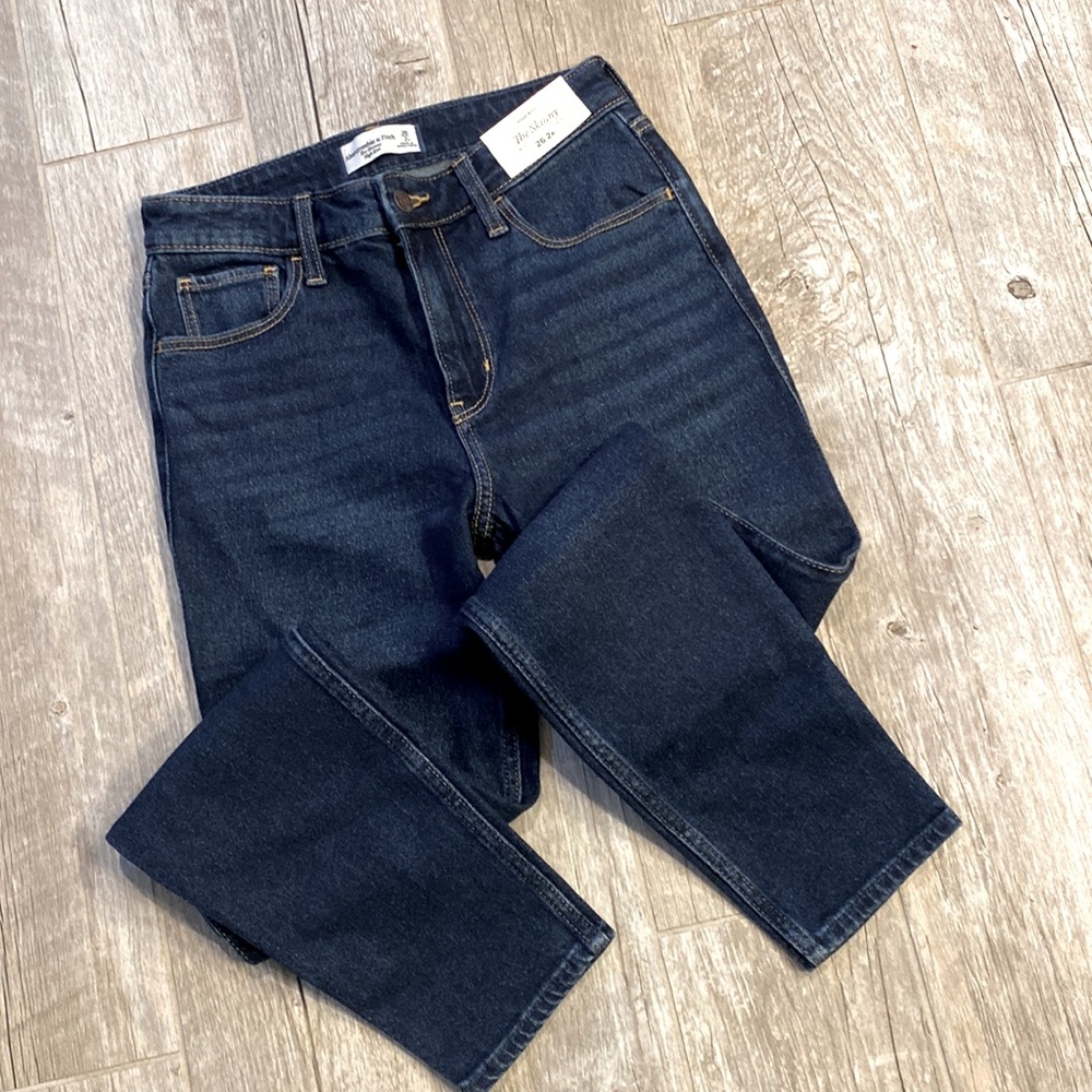 NWT A&F Dark Wash The Skinny High Rise Jeans